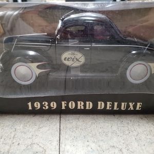 1939 Ford Deluxe Die-cast replica